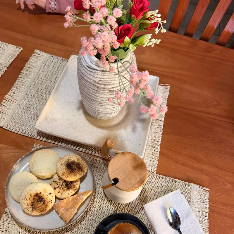Mesa servida para el desayuno