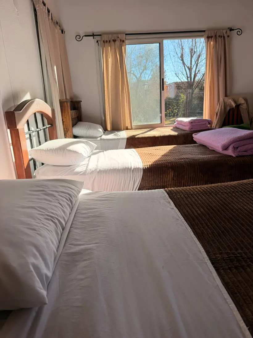 Habitación compartida con luz de la mañana