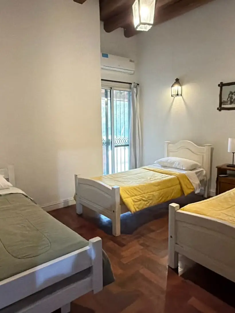 Habitación con tres camas individuales